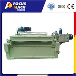 Roterende ontschorsingsmachine voor houtkernfineer